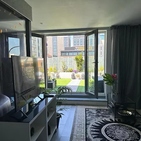 Unique Penthouse With Jacuzzi & Garden * Birmingham