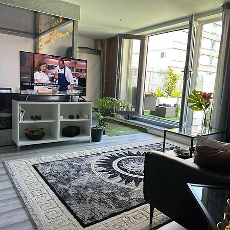Unique Penthouse With Jacuzzi & Garden