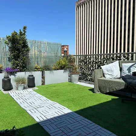 Unique Penthouse With Jacuzzi & Garden Lägenhet