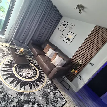 Unique Penthouse With Jacuzzi & Garden Lägenhet *