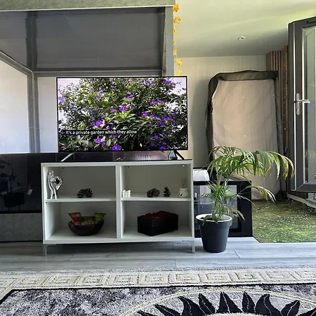 Unique Penthouse With Jacuzzi & Garden