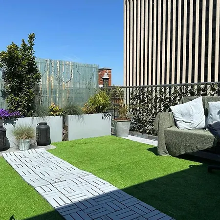 Unique Penthouse With Jacuzzi & Garden Lägenhet *