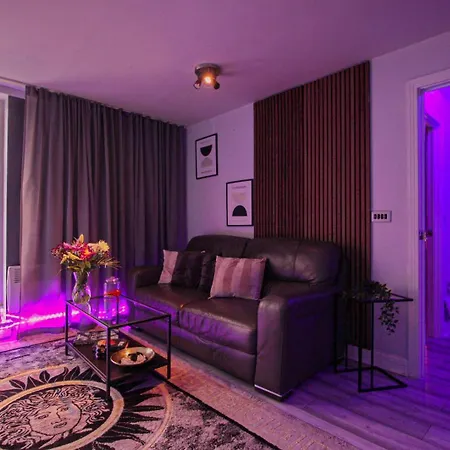 Unique Penthouse With Jacuzzi & Garden Lägenhet